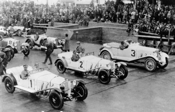 Vor dem Start des Eröffnungsrennens auf dem Nürburgring, 19. Juni 1927.